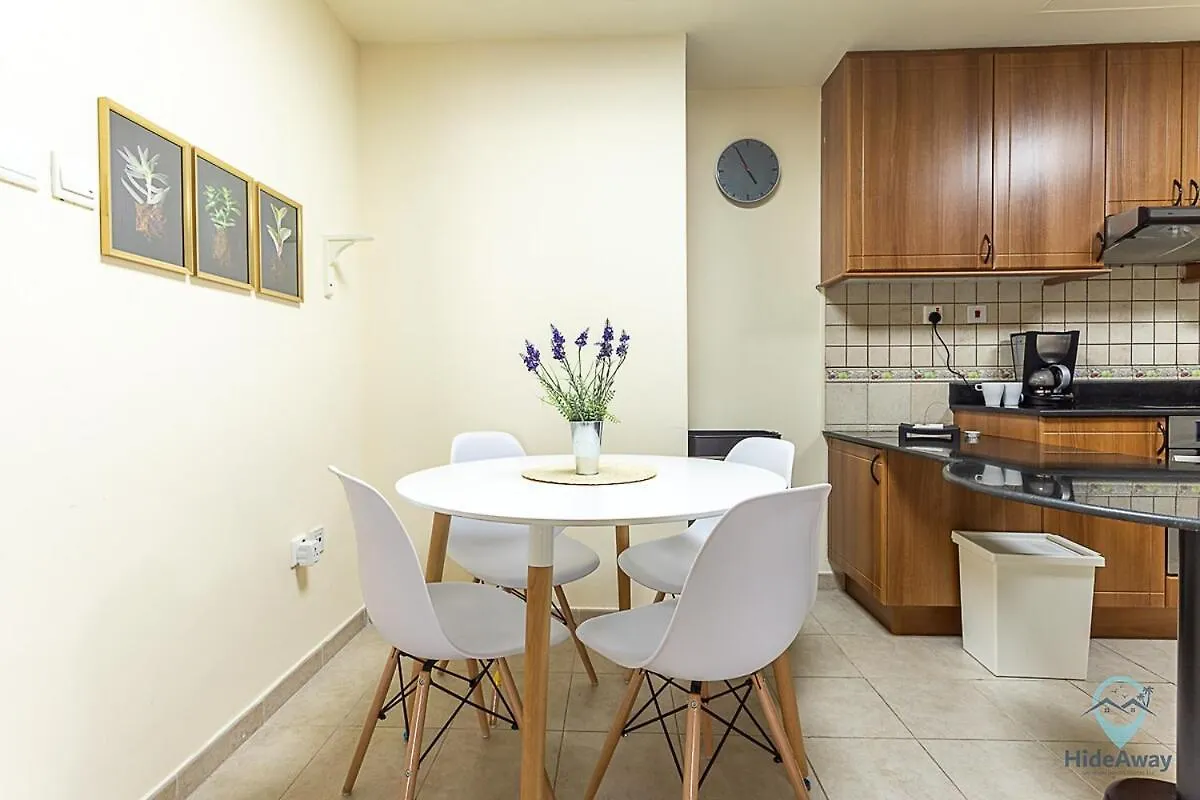 1 Bedroom Blue Chic Dubai Marina, Steps To Beach!